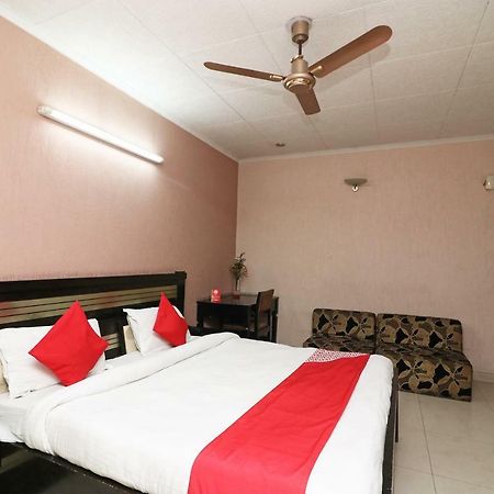 Oyo 24672 Bharat Guest House Delhi  Ngoại thất bức ảnh