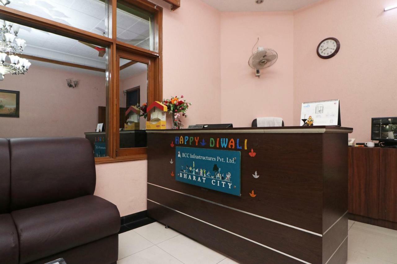 Oyo 24672 Bharat Guest House Delhi  Ngoại thất bức ảnh