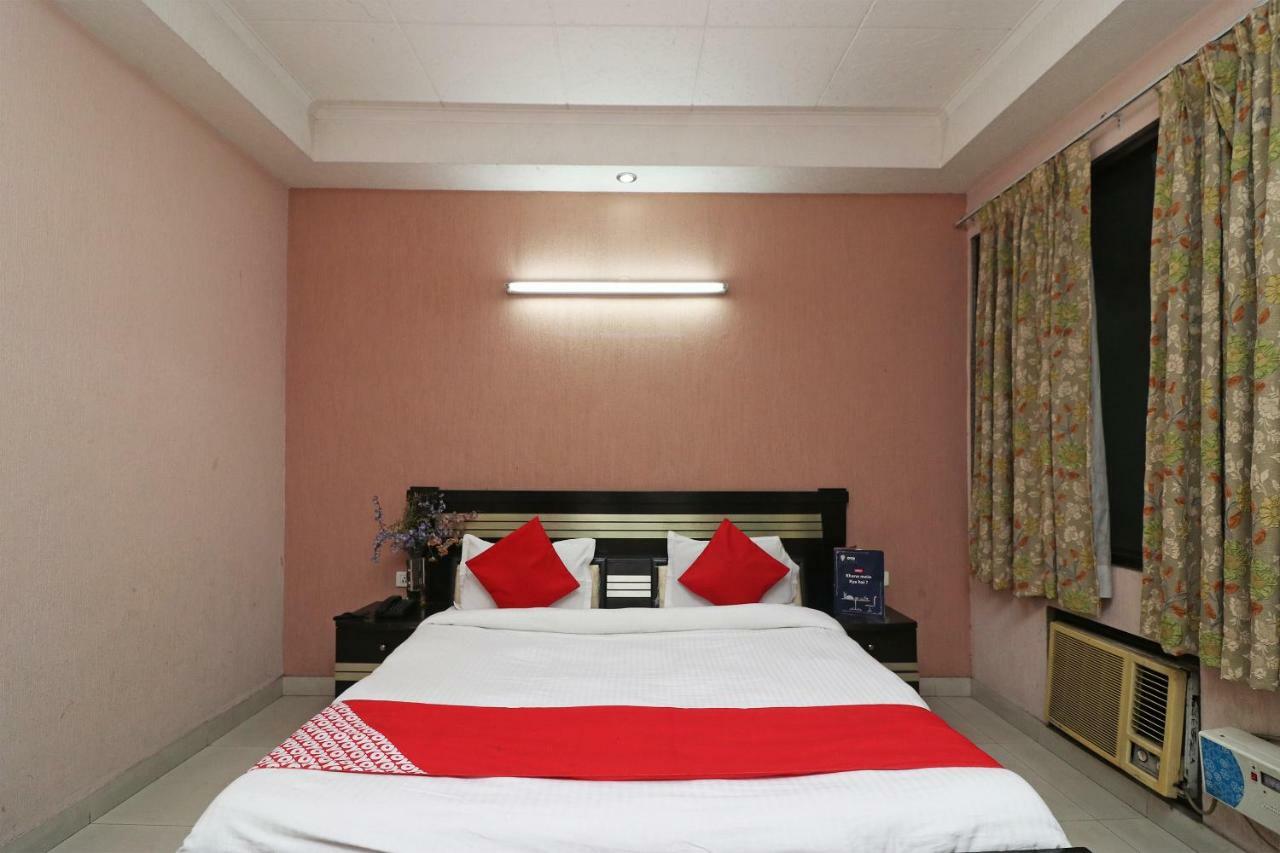 Oyo 24672 Bharat Guest House Delhi  Ngoại thất bức ảnh