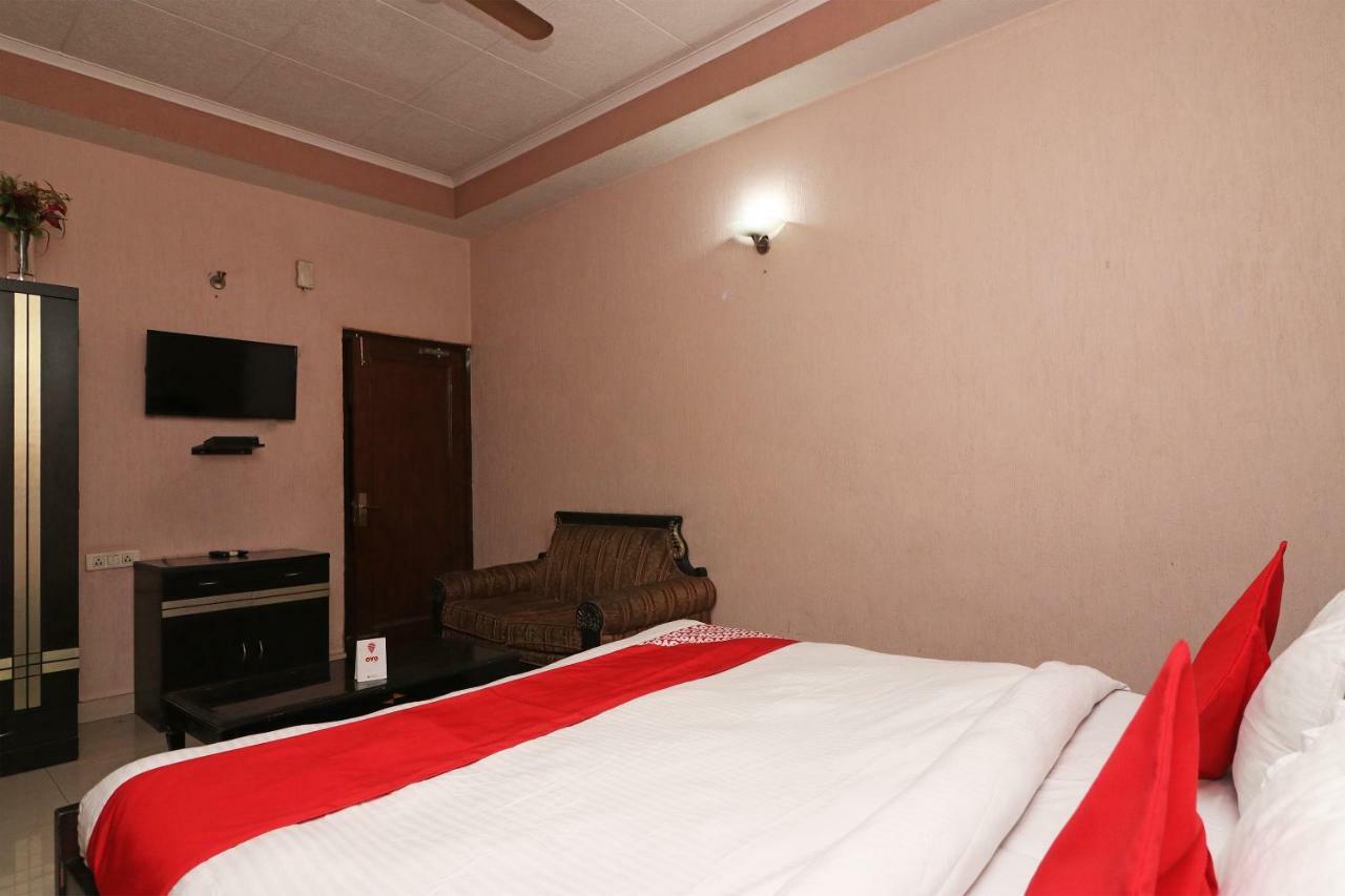 Oyo 24672 Bharat Guest House Delhi  Ngoại thất bức ảnh